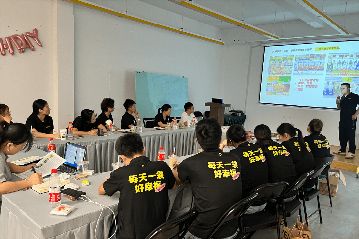 瞄准新生代消费市场，零食潮玩店成为开店优选(图1)